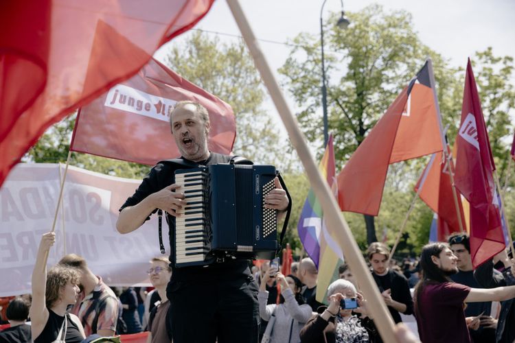 Tausende gingen auch in Wien mit der KPÖ auf Straße Parteien