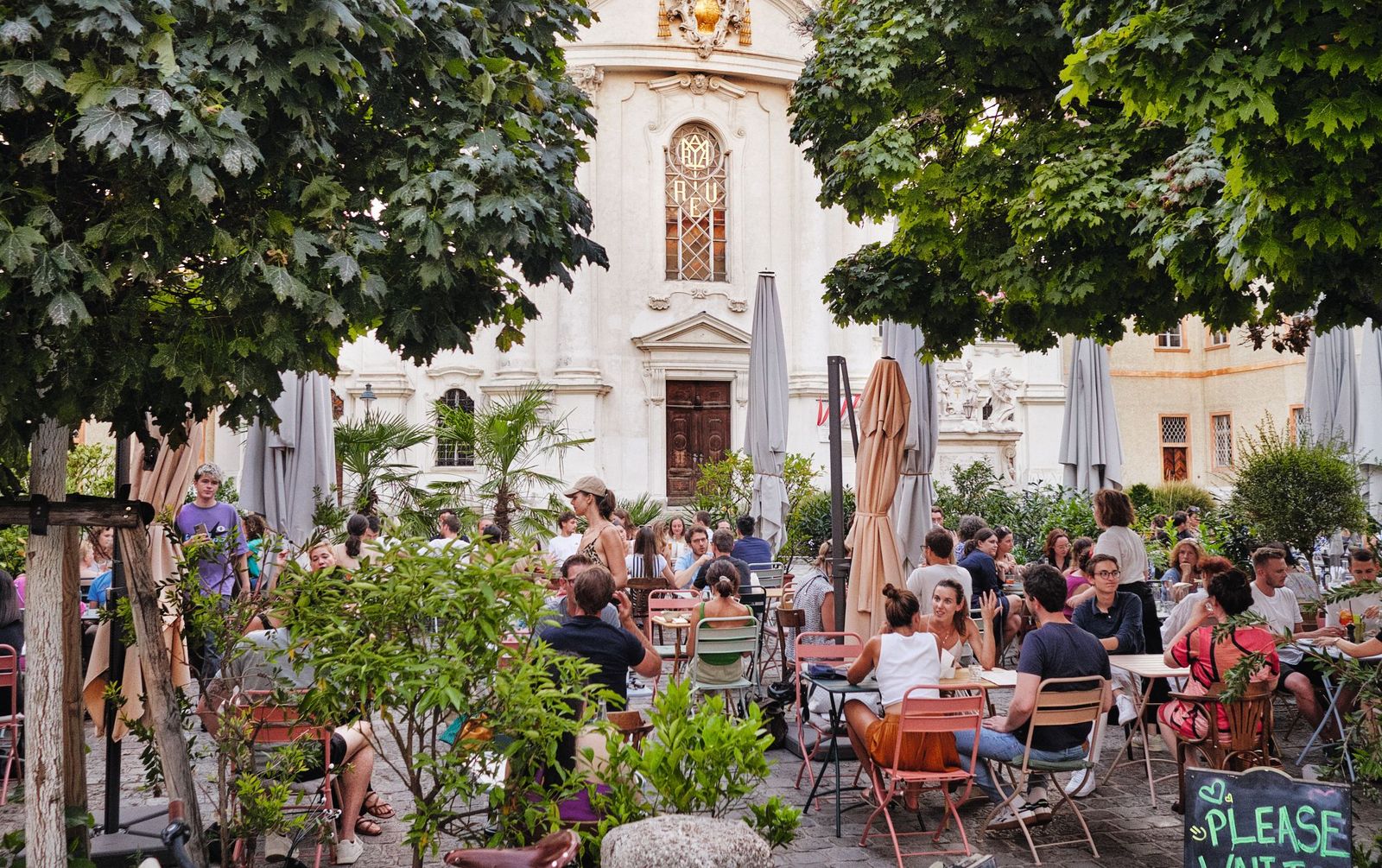 Treu Am Platzl Der Neue Szene Spot In Der Josefstadt Lokale Im 8