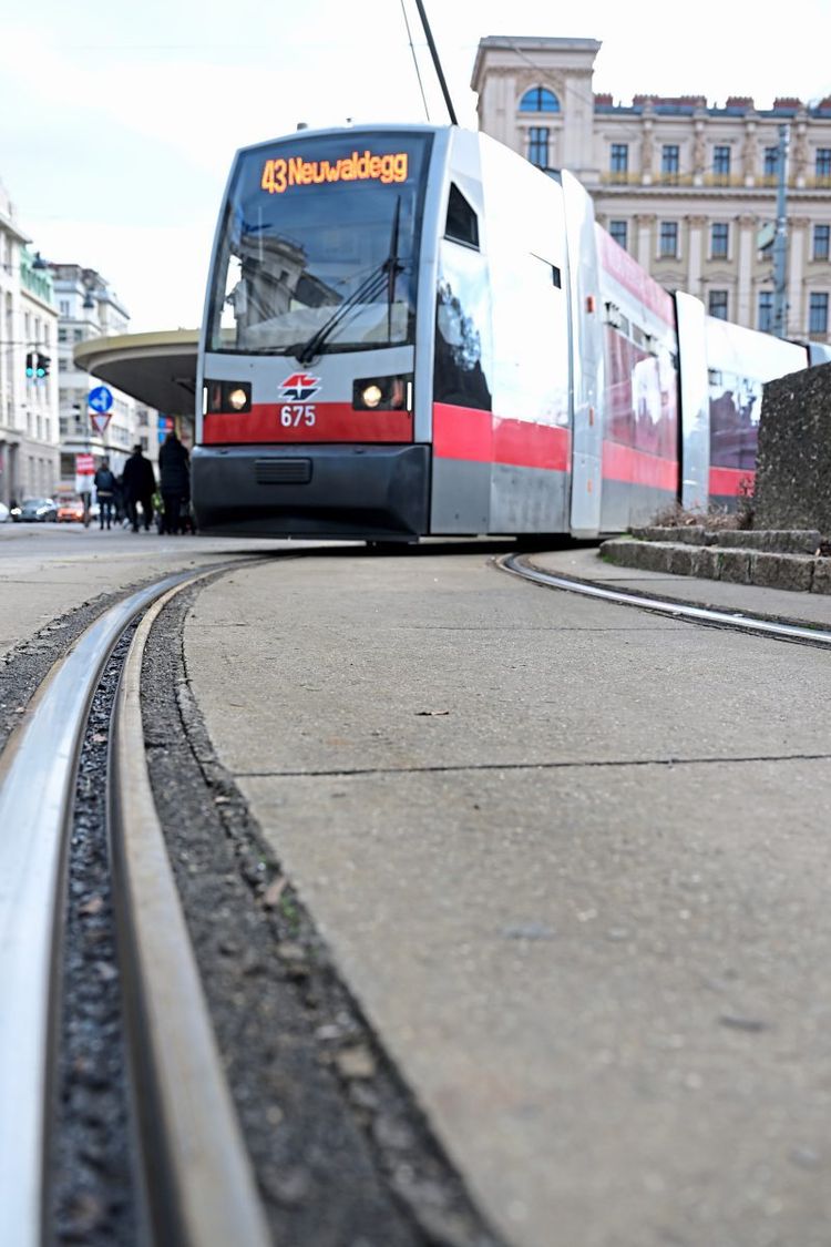 Anzahl der Falschparker Wiens Straßenbahnen blockierten ging