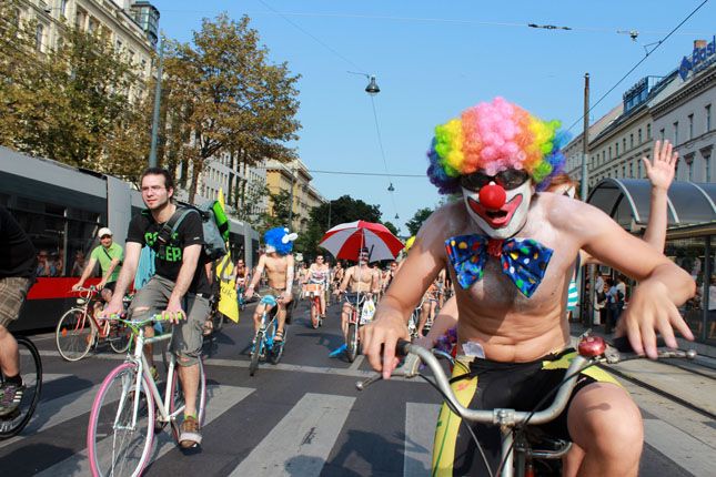 Naked Bike Ride Nackt Corso Durch Wien Fahrrad Derstandard At