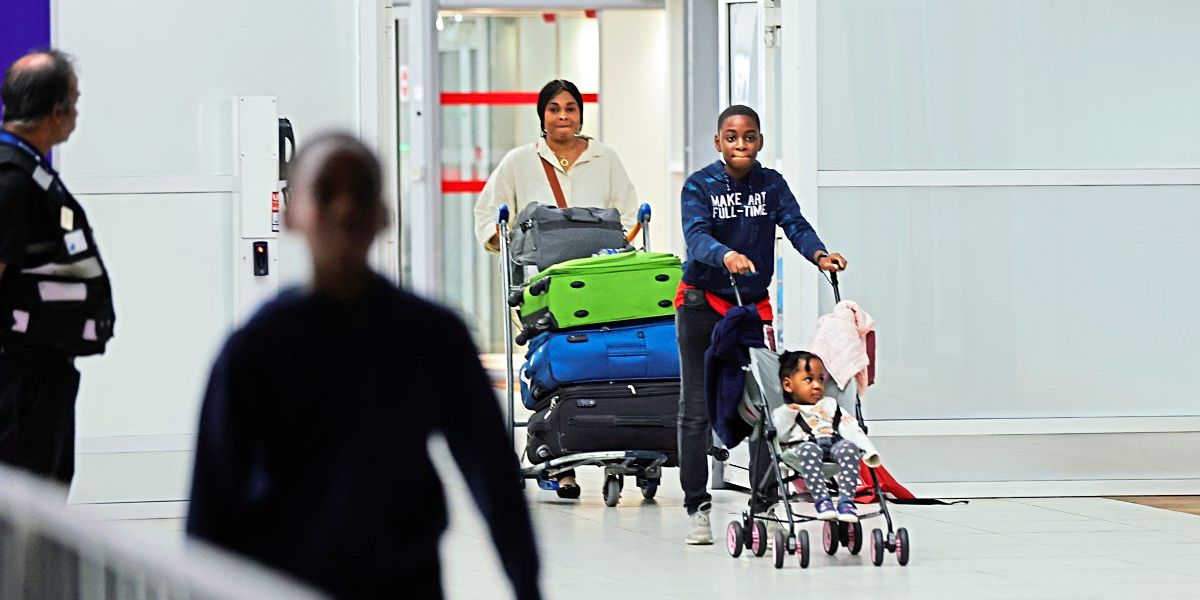 Erste Evakuierungsflüge aus Niger in Paris und Rom gelandet Afrika