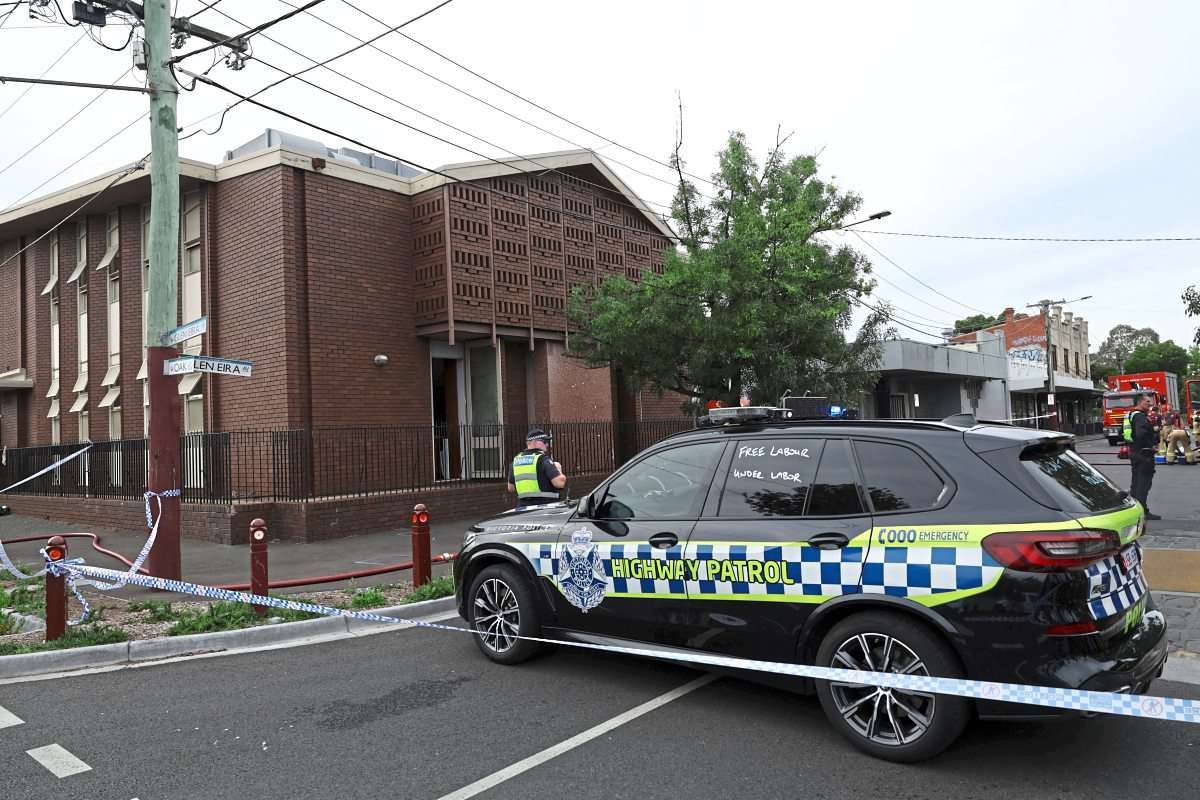 Maskierte Brandstifter Legten Feuer In Synagoge Bei Melbourne ...