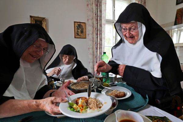rebellische-nonnen-von-goldenstein-lehnen-social-media-verbot-ab