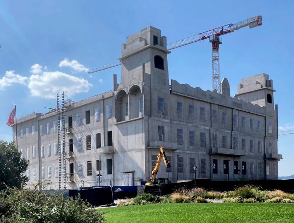 Beim-Umbau-der-Budapester-Burg-verschwindet-die-Moderne-aus-dem-Stadtbild