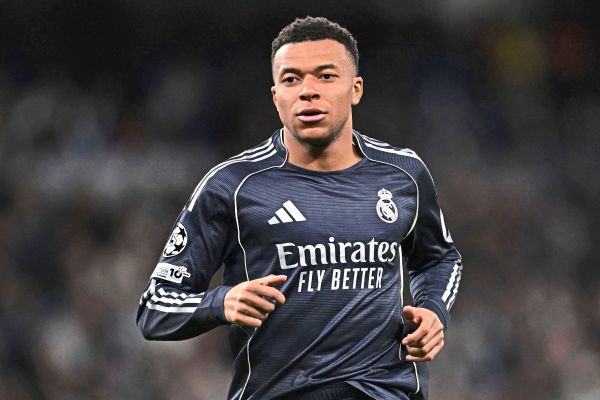 Mbapp-in-Madrid-am-falschen-Knie-untersucht