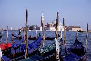 Venedig sperrt sich gegen Plastik-Gondeln - Europa Reisen -   › Lifestyle