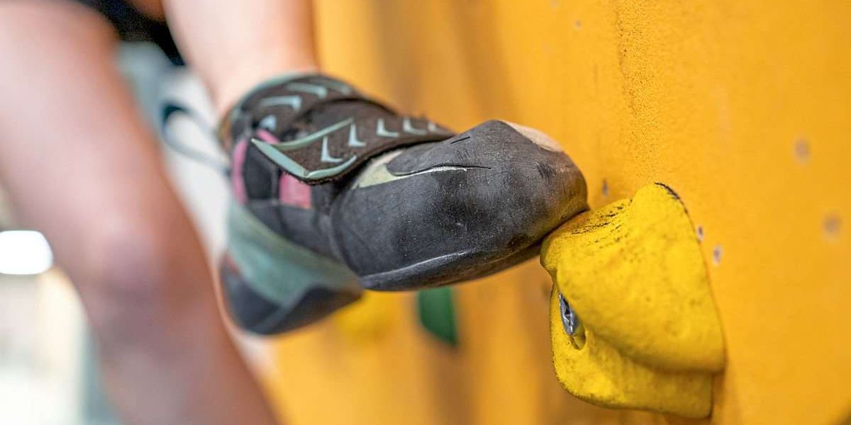 Abrieb von Kletterschuhen sorgt für bedenkliche Luft in Kletterhallen
