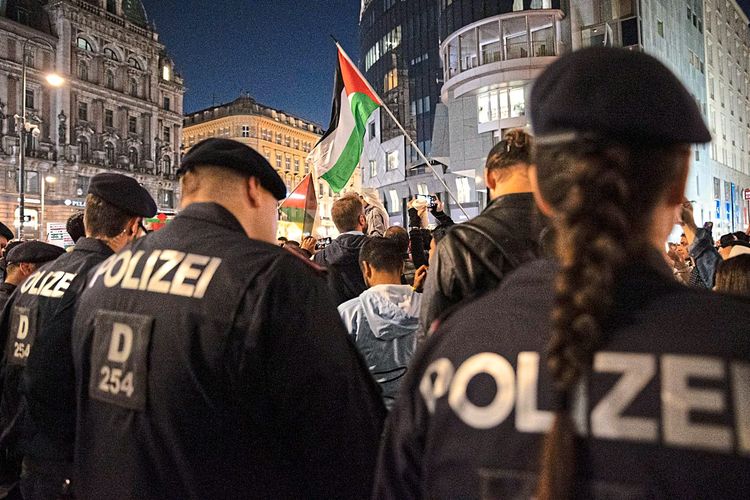 Gedenken Am Ballhausplatz, Illegale Pro-Palästina-Demo Beim Stephansdom ...