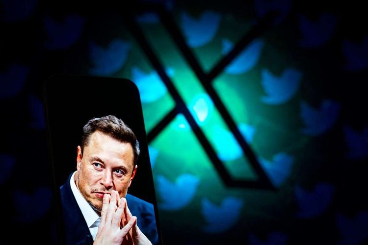 Elon Musk vor X-Logo