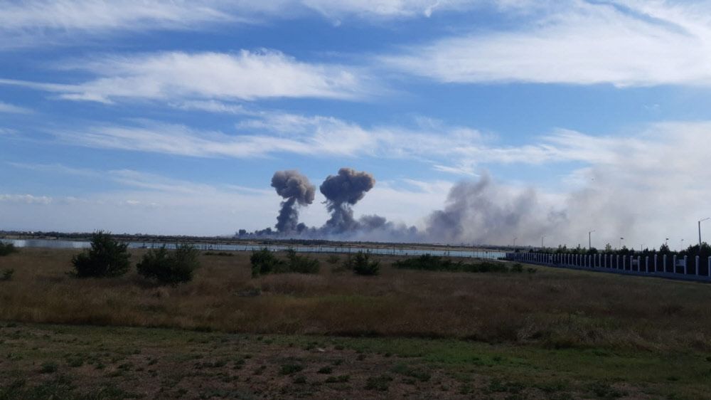 Massiver Beschuss an der Front in der Ostukraine, Explosionen auf der Krim