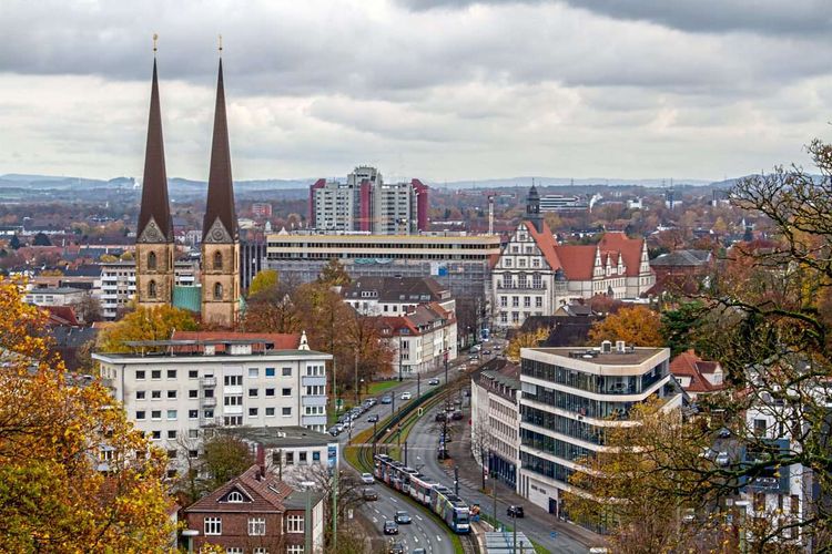 Das ist Bielefeld – angeblich. Aber da es nun auch ein Gerichtsurteil gibt, muss man es wohl glauben, dass die Stadt in Nordrhein-Westfalen tatsächlich existiert.