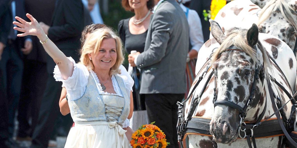 Sicherheit Fur Kneissl Hochzeit Kostete 222 750 Euro Russland Derstandard At International 