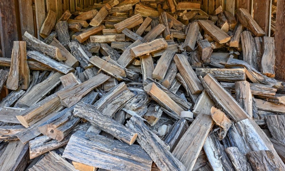 Betrüger verkaufen angeblich günstiges Brennholz auf Facebook, Instagram und Whatsapp