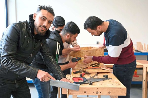 AMS-Chefin-Draxl-Wir-m-ssen-uns-mehr-mit-M-nnern-aus-Syrien-besch-ftigen-