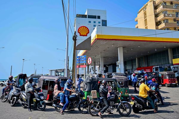 -lpreis-kreist-um-die-100-Dollar-Warten-auf-Entscheidung-ber-Stra-e-von-Hormus