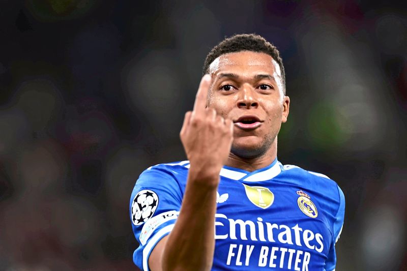 Arsenal schlägt Bayern, Mbappé-Viererpack für Real, Liverpool verliert 1:4