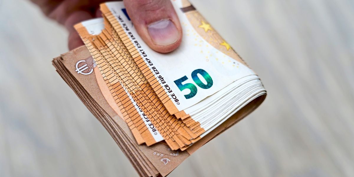 Obdachloser verteilte an Passanten in Italien tausende Euro