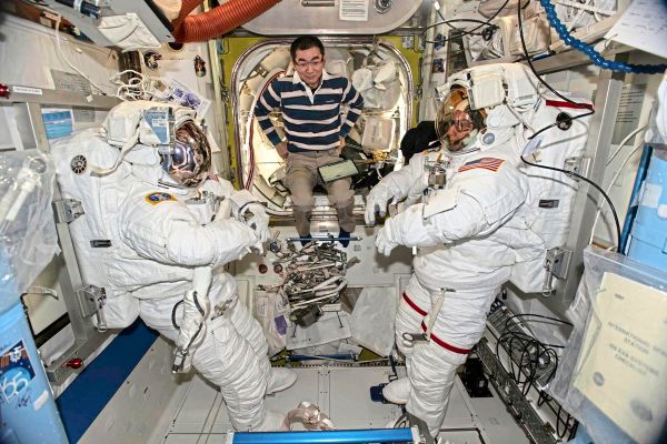 gesundheitsprobleme-nasa-verschiebt-geplanten-au-eneinsatz-an-der-iss