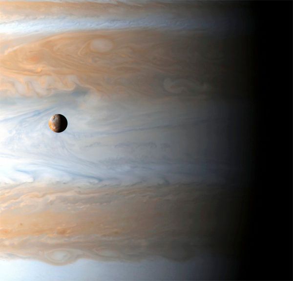 Lebensbaustein-in-der-Atmosph-re-des-Jupitermondes-Io-entdeckt