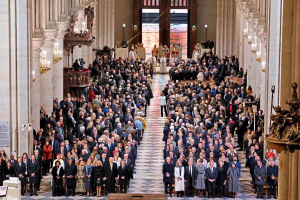 pariser-kathedrale-notre-dame-ffnet-ihre-tore