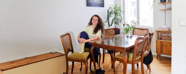 Nikseresht-Im-Sommer-schlafe-ich-bei-offenem-Fenster-und-h-re-nichts-