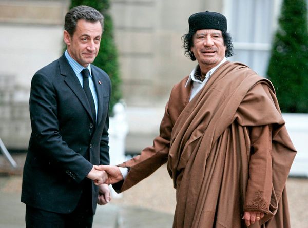 sarkozy-gaddafi.jpg