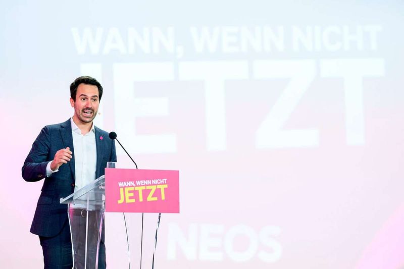 Christoph Wiederkehr mit 93,6 Prozent als Wiener Neos-Chef bestätigt