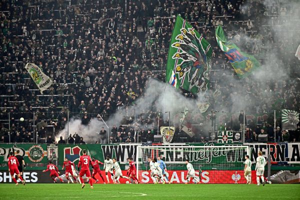 -Die-Mannschaft-lebt-Rapid-denkt-im-Krisenmodus-positiv