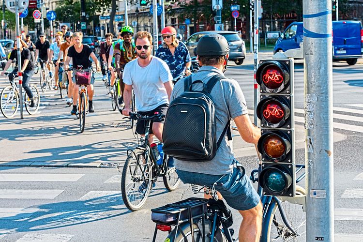 Fahrradfahrer in Wien bei der Urania