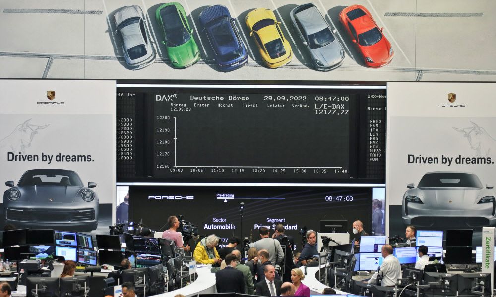 "Historischer Moment": Porsche-Aktie startet beim Börsendebüt durch