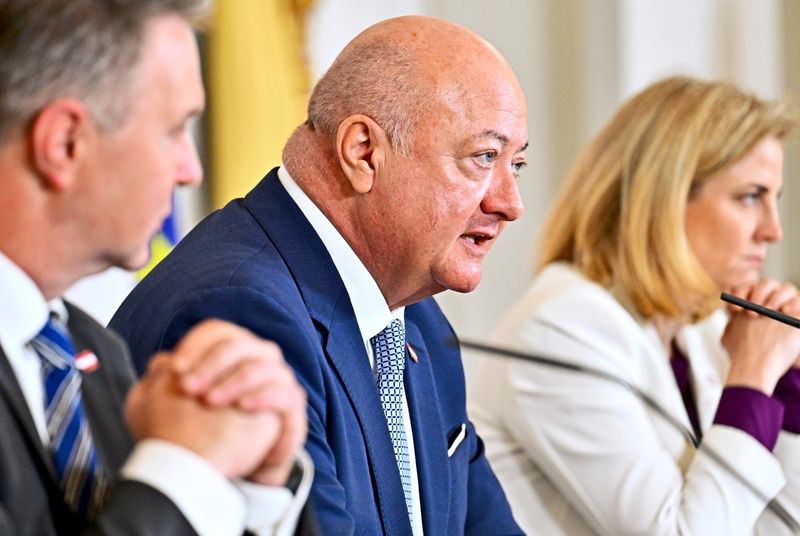 Flat Tax: SPÖ und Neos ziehen dem ÖVP-Vorhaben die ärgsten Giftzähne