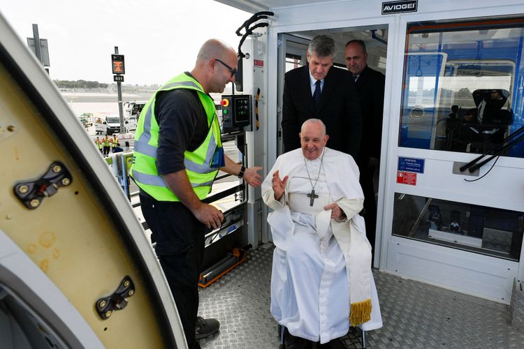 Papst Franziskus am Freitag vor dem Abflug nach Frankreich.
