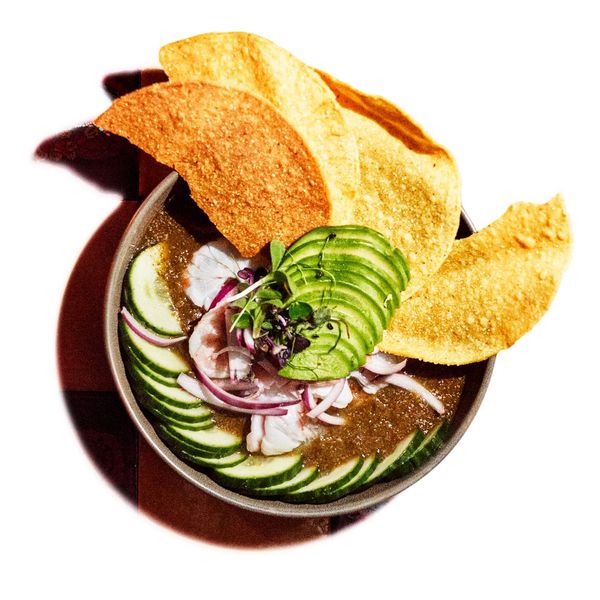 La-Mezcaler-a-Austern-mit-Aguachile-im-zauberhaften-Schanigarten