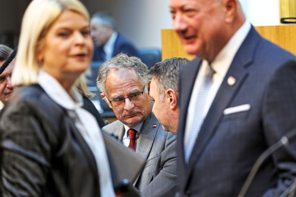 Mehr-Geld-f-r-R-stung-niedrigere-Lohnabgaben-Viele-W-nsche-ans-Budget-aber-weiter-wenig-Geld