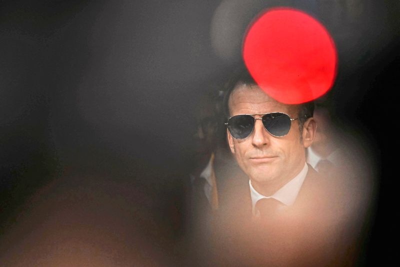 Frankreichs Präsident sitzt auf einem politischen Scherbenhaufen