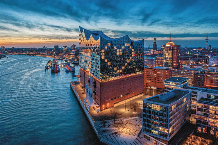 Die Elbphilharmonie prägt die Skyline der Hansestadt.
