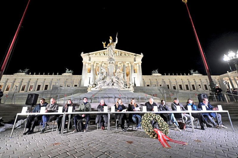Proteste gegen "Geschichtsvergessenheit" wegen "Dinghofer-Symposium" im Parlament