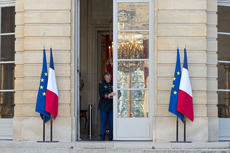 Frankreich erhält eine betont konservative Regierung