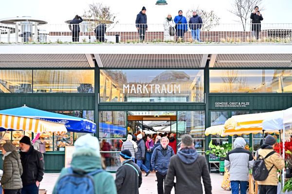 Neue-Halle-er-ffnet-Wiener-Naschmarkt-jetzt-mit-Marktraum-