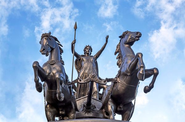 Kriegerinnen-K-nstlerinnen-und-Physikerinnen-Wie-M-nner-Frauen-aus-der-Geschichte-l-schten