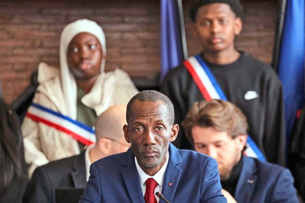 Wie-ein-Missverst-ndnis-einen-Pariser-Vorstadtb-rgermeister-zum-Ziel-einer-Hetzkampagne-machte