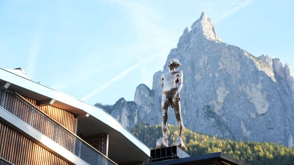 Wie-die-gro-e-Kunst-in-eine-kleine-S-dtiroler-Tourismusgemeinde-kam