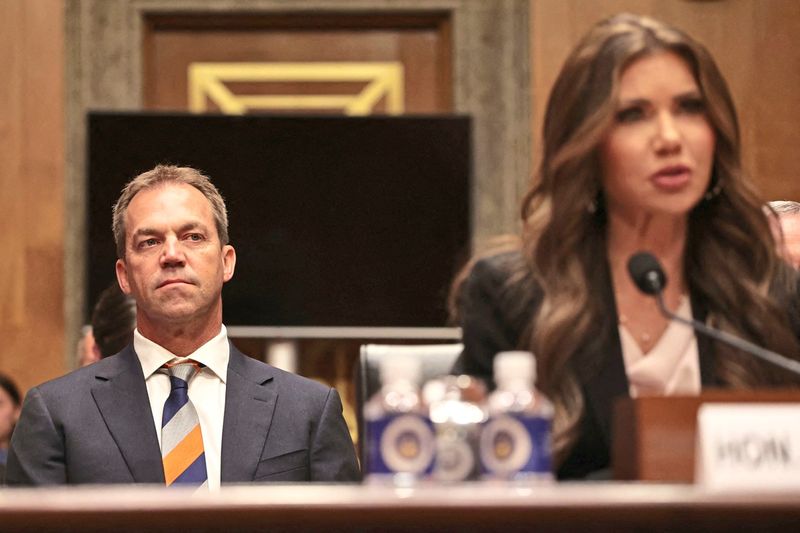 Washington tuschelt über Crossdressing des Ehemanns von Ex-Heimatschutzministerin Noem