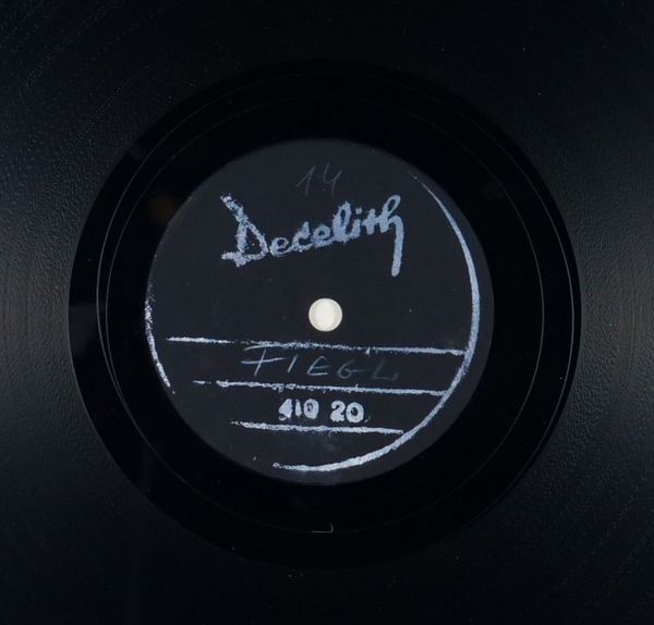 Wie-ein-Flohmarktfund-den-politischen-Neubeginn-1945-h-rbar-macht