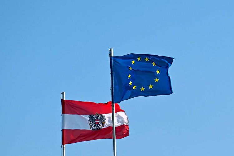 Flaggen EU und Österreich