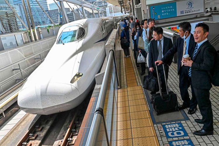 Wer hat die Schlange an Bord des Shinkansen gebracht? Darüber rätselt man in Japan.