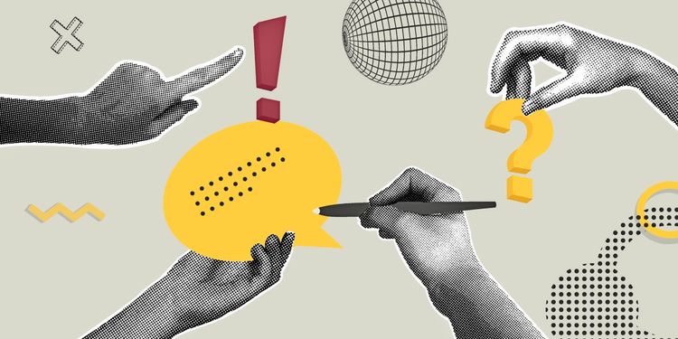 Collage-Stil-Illustration mit vier stilisierten Händen im Halftone-Design, die verschiedene Objekte wie eine Sprechblase, ein Fragezeichen und einen Stift halten oder darauf zeigen. Umgeben von geometrischen Elementen wie einem Gitterball und Linien, die Kommunikation, Planung und Teamarbeit symbolisieren. Hintergrund in neutralen Grautönen.