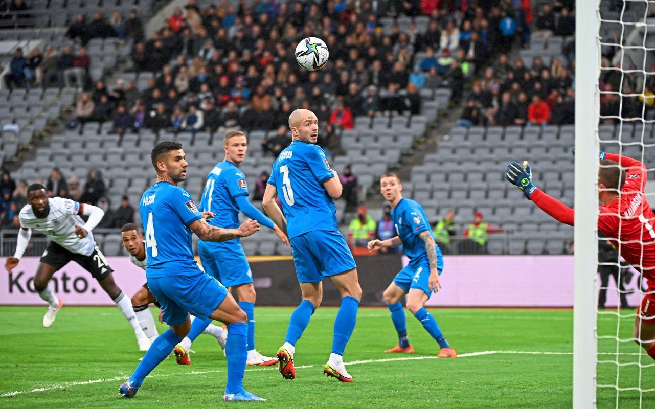 Deutschland auch gegen Island souverän, - Fußball ...
