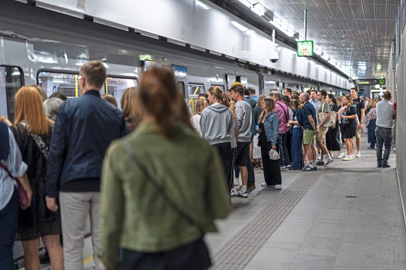 Leute, bitte nehmt euren Rucksack in vollen U-Bahnen ab!