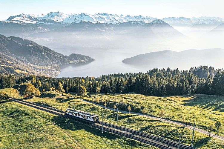 Europaweit sind die Schweizerinnen und Schweizer die fleißigsten Bahnfahrer. Im Bild die Rigi Bahn.
